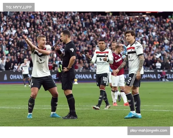 前英超名哨称柯林斯禁区犯规应被直接红牌罚下引发热议