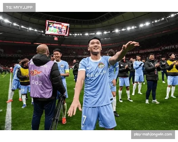 边路球员在控场体系中的作用 王刚钟义浩成进攻发起点